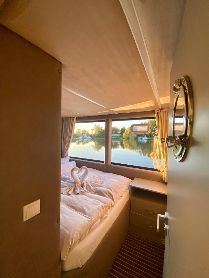 Lieblingsplatz Parey - Schwimmendes Hausboot Hotel Luaran gambar